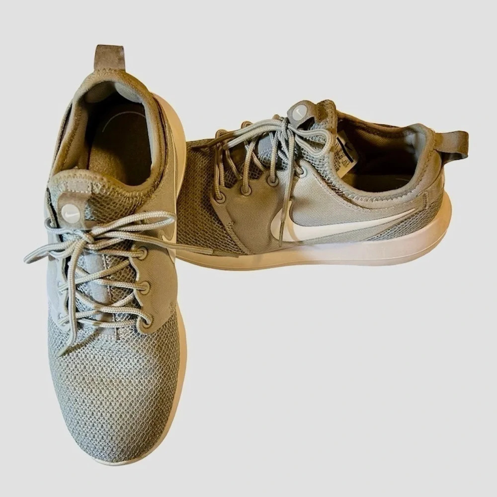 Nike Women’s Roshe Two Gray/White Running Shoes. Size 8.5